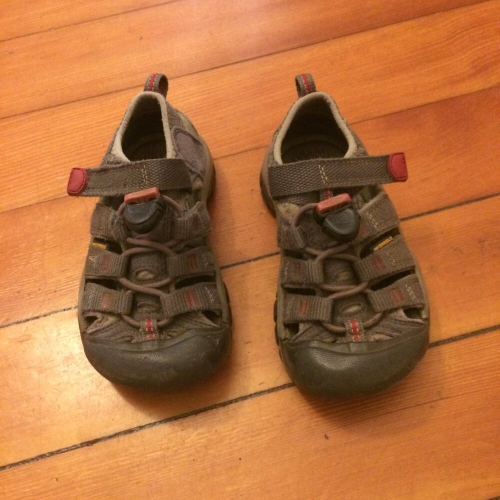 Keen sandals toddler size 9